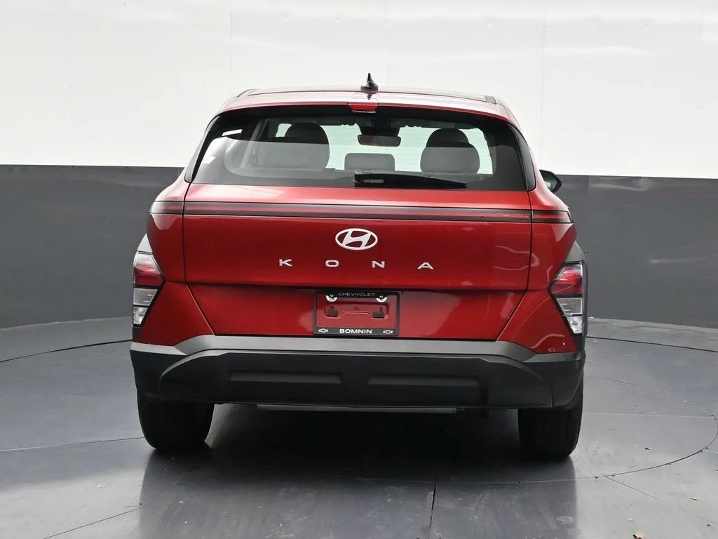 2025 Hyundai Kona SE photo 4