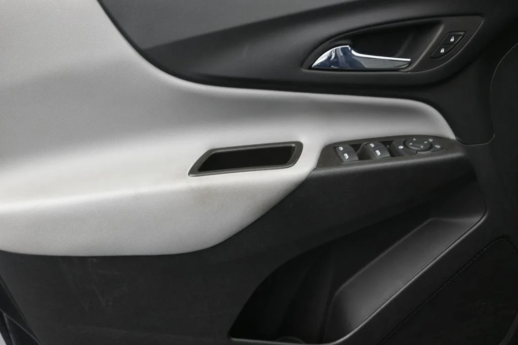 2023 Chevrolet Equinox LS photo 11