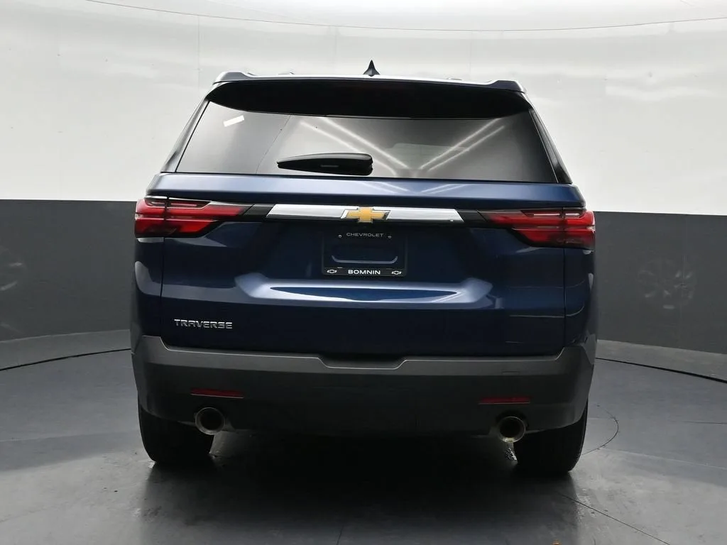 2023 Chevrolet Traverse LS photo 4