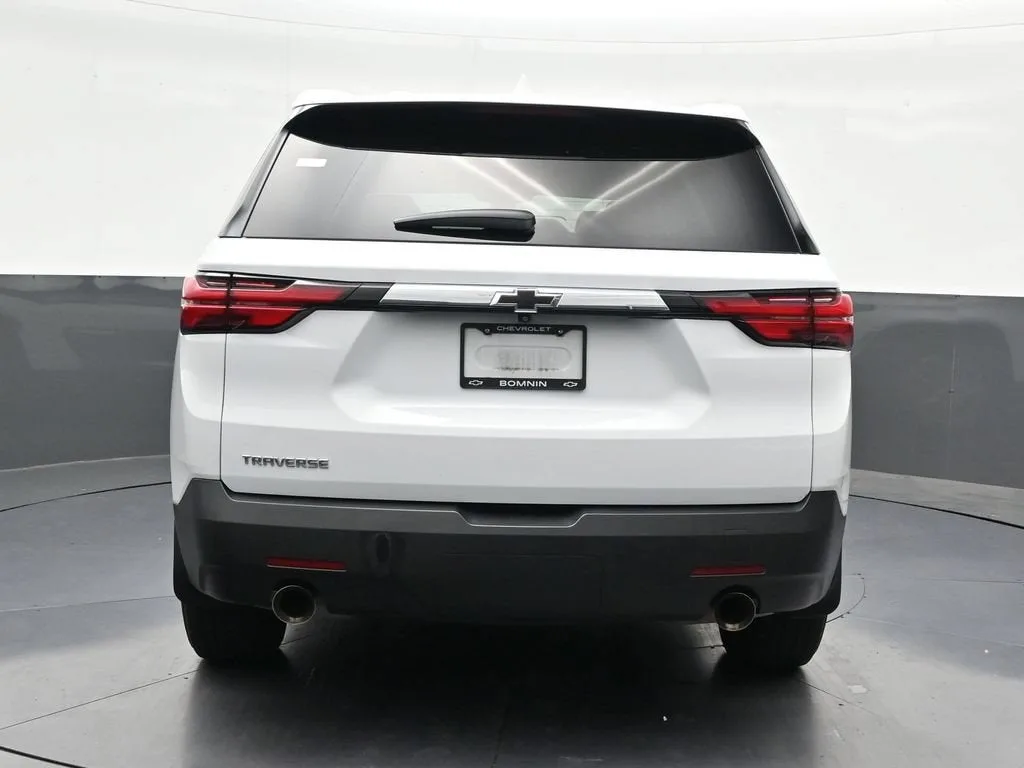 2023 Chevrolet Traverse LS photo 4
