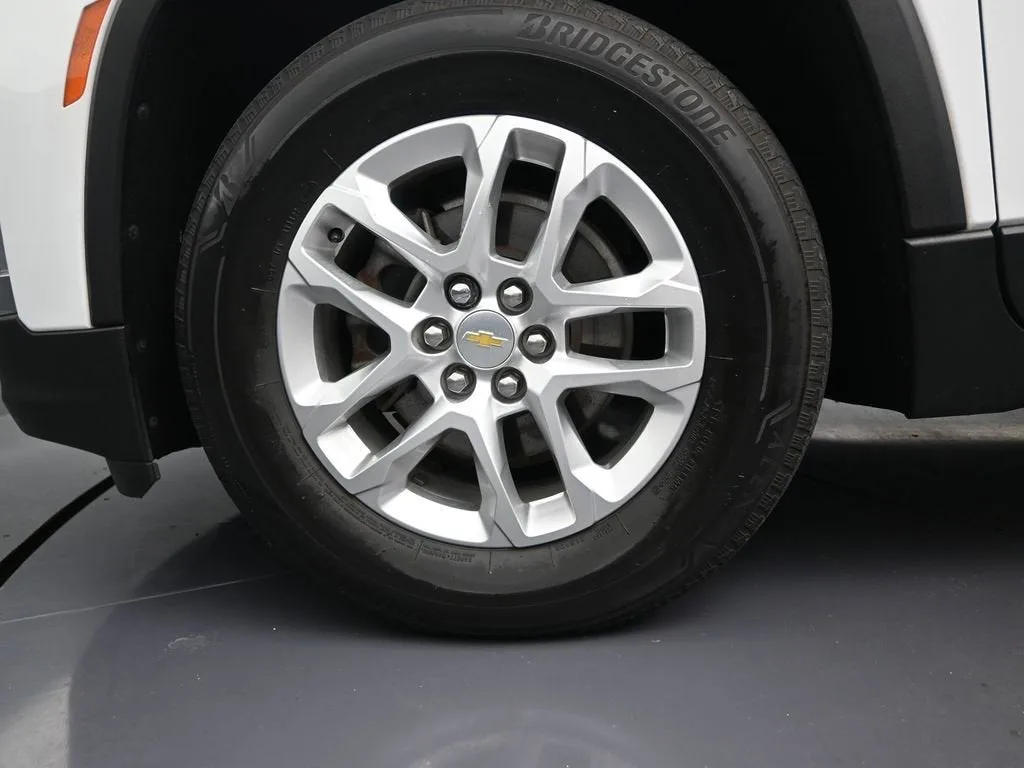 2023 Chevrolet Traverse LS photo 10