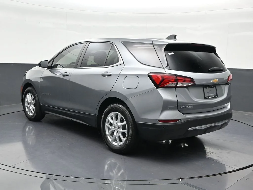 2024 Chevrolet Equinox LT photo 3