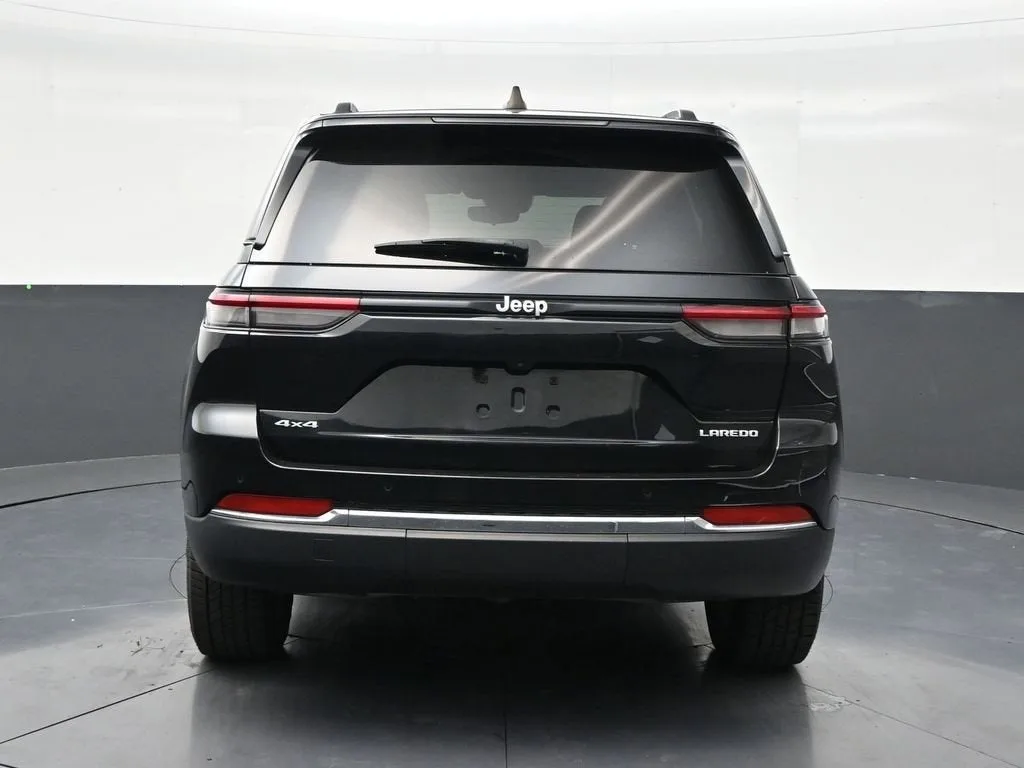 2024 Jeep Grand Cherokee Laredo X 4x4 photo 4
