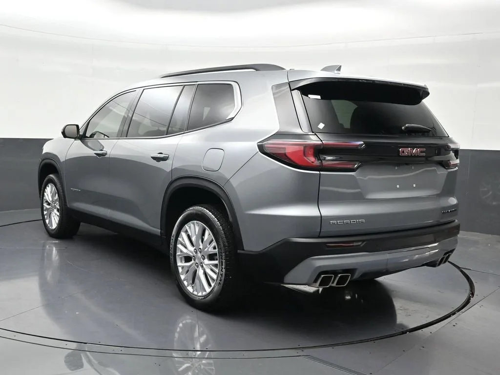 2024 GMC Acadia Elevation photo 3