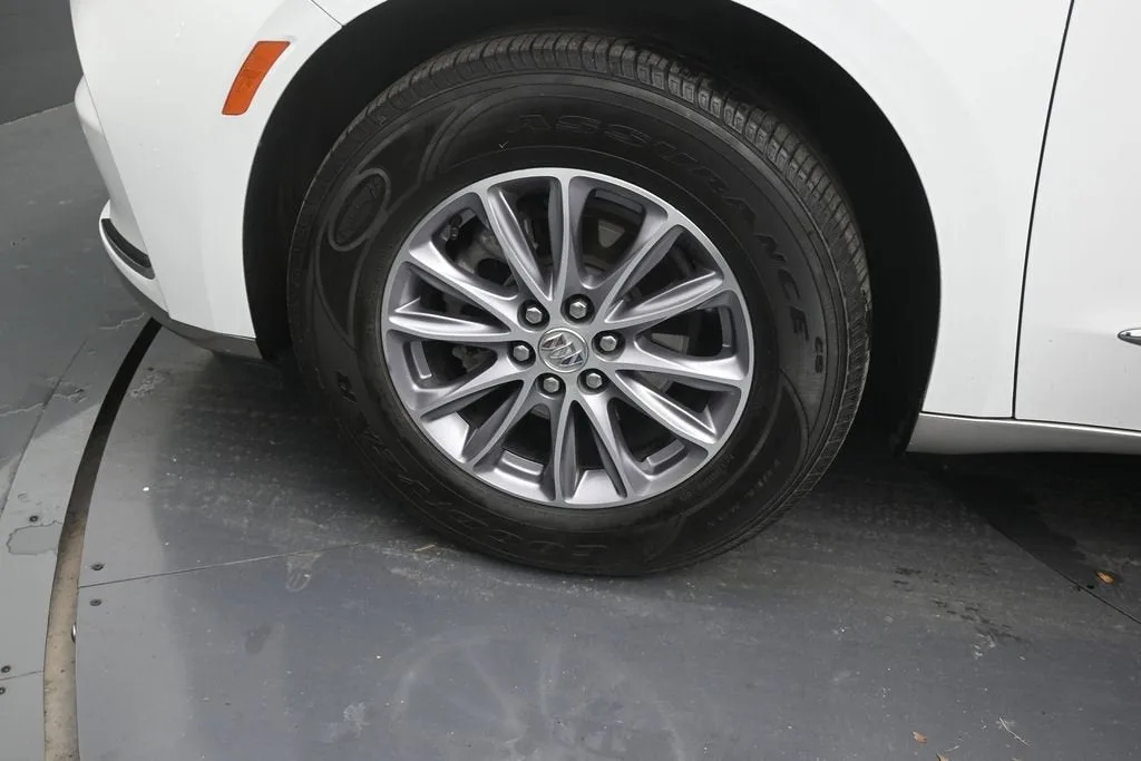 2023 Buick Enclave Essence photo 9