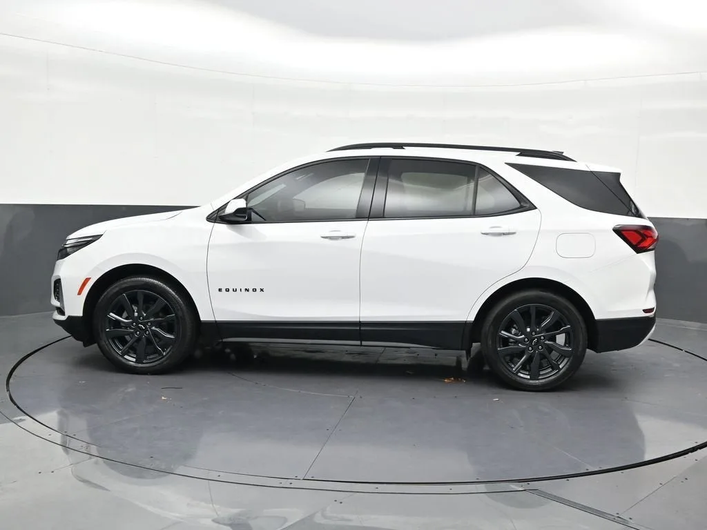 2023 Chevrolet Equinox RS photo 2
