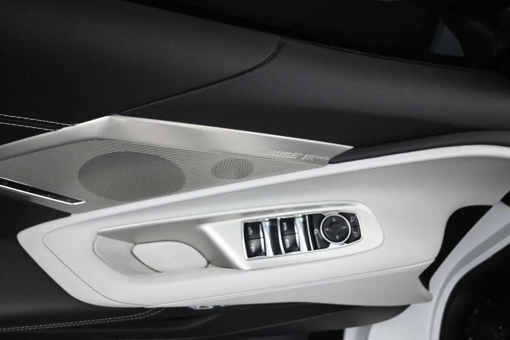 2025 Chevrolet Corvette Stingray 2LT photo 11