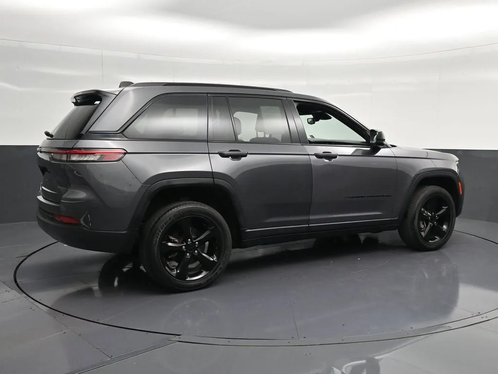2024 Jeep Grand Cherokee Altitude X photo 3