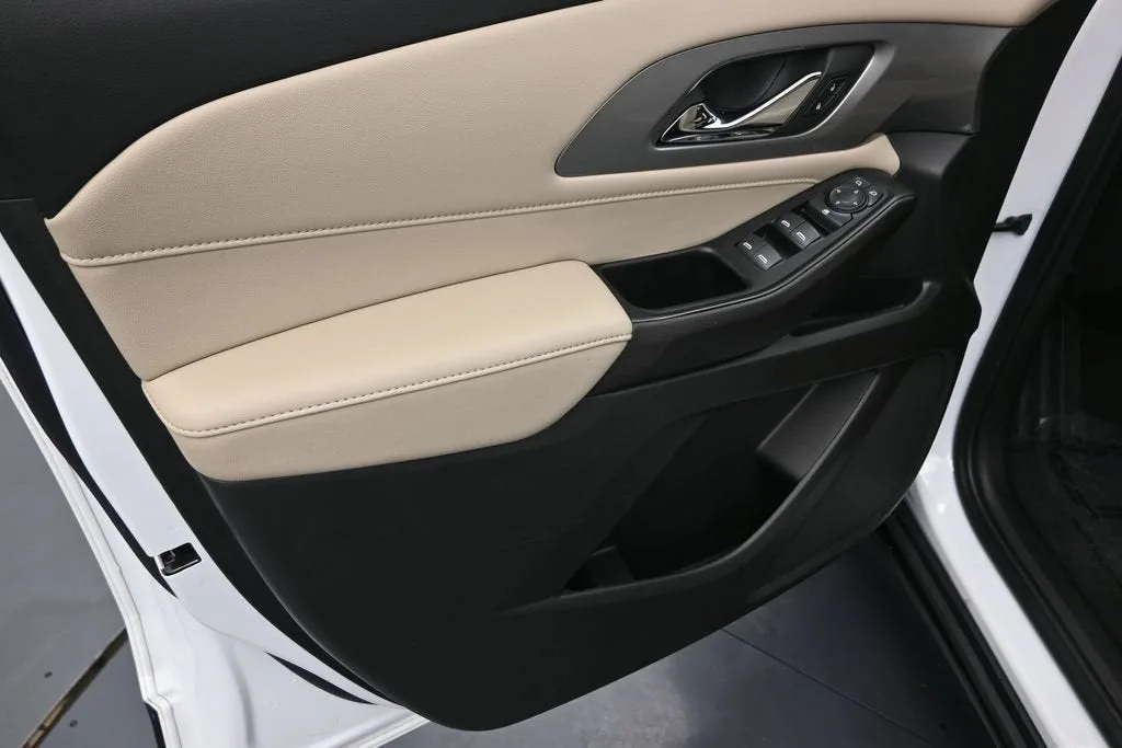 2023 Chevrolet Traverse LS photo 12