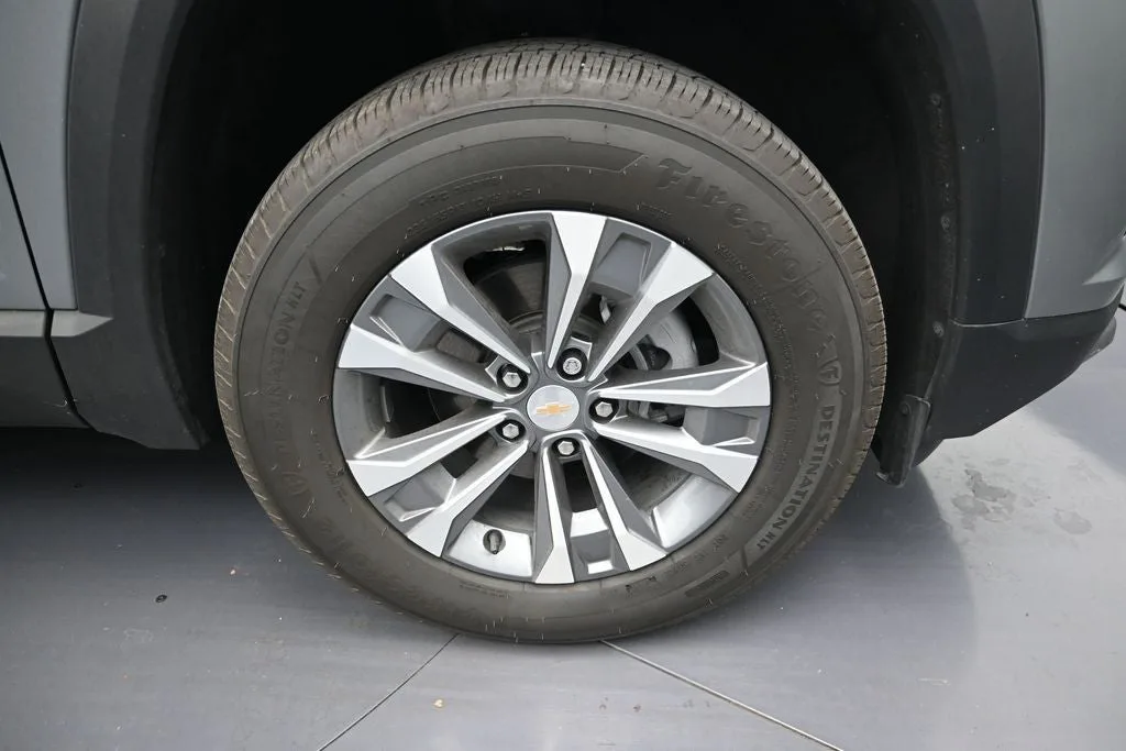 2026 Chevrolet Equinox LT photo 9