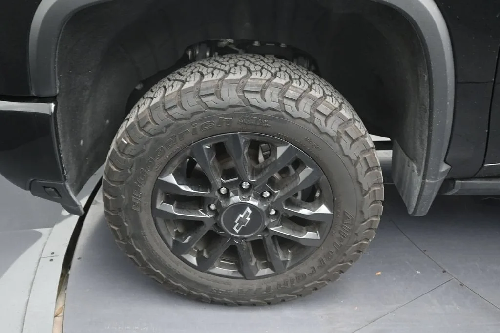2025 Chevrolet Silverado 2500 HD High Country photo 9