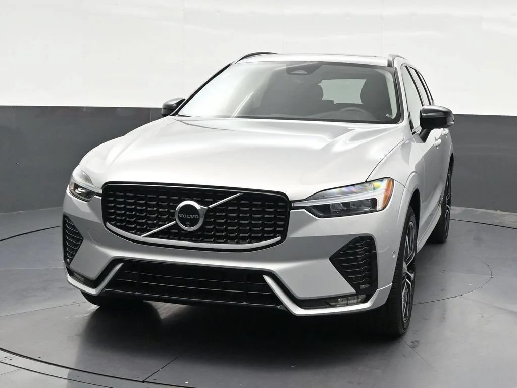2024 Volvo XC60 B5 Plus Dark Theme photo 9