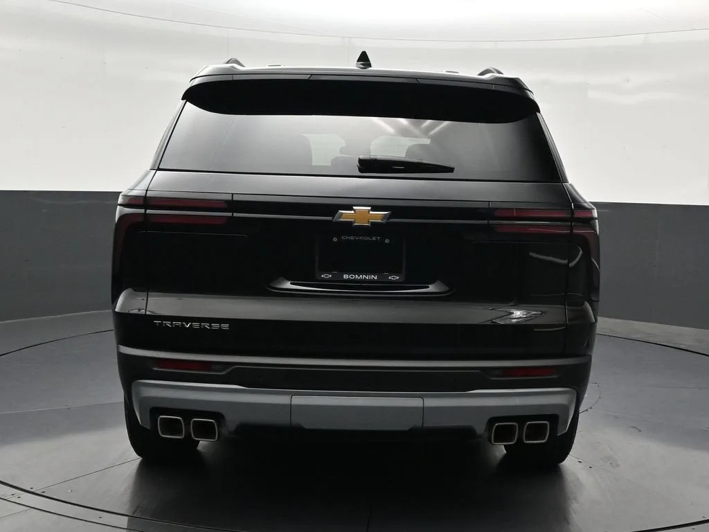 2026 Chevrolet Traverse LT photo 4