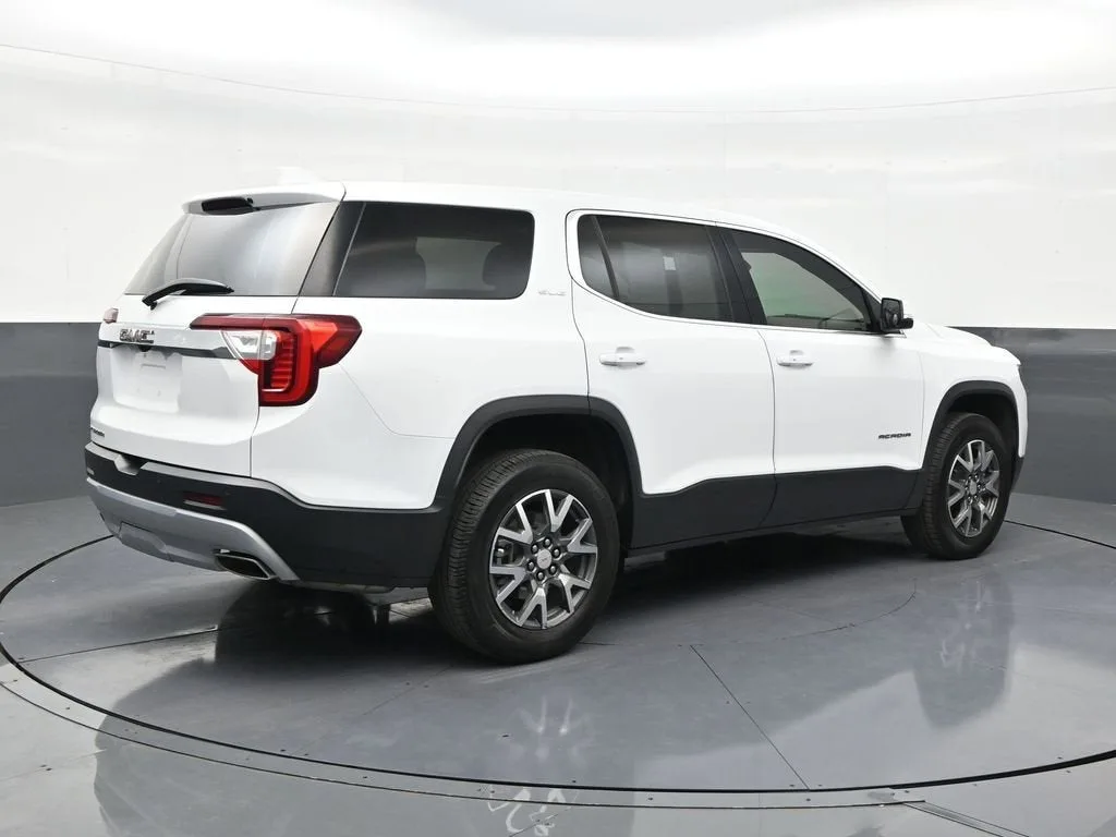 2023 GMC Acadia SLE photo 5