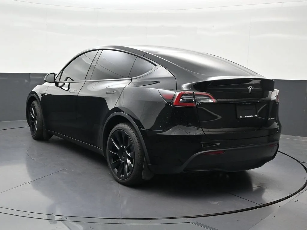 2023 Tesla Model Y Long Range photo 3