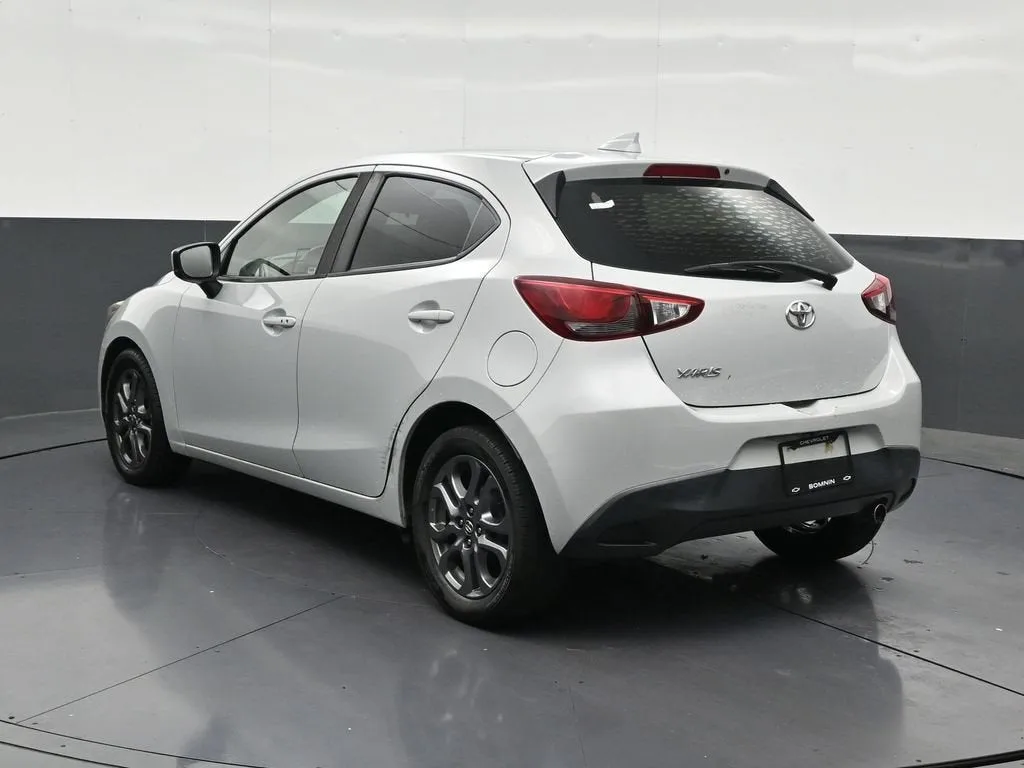 2020 Toyota Yaris LE photo 3