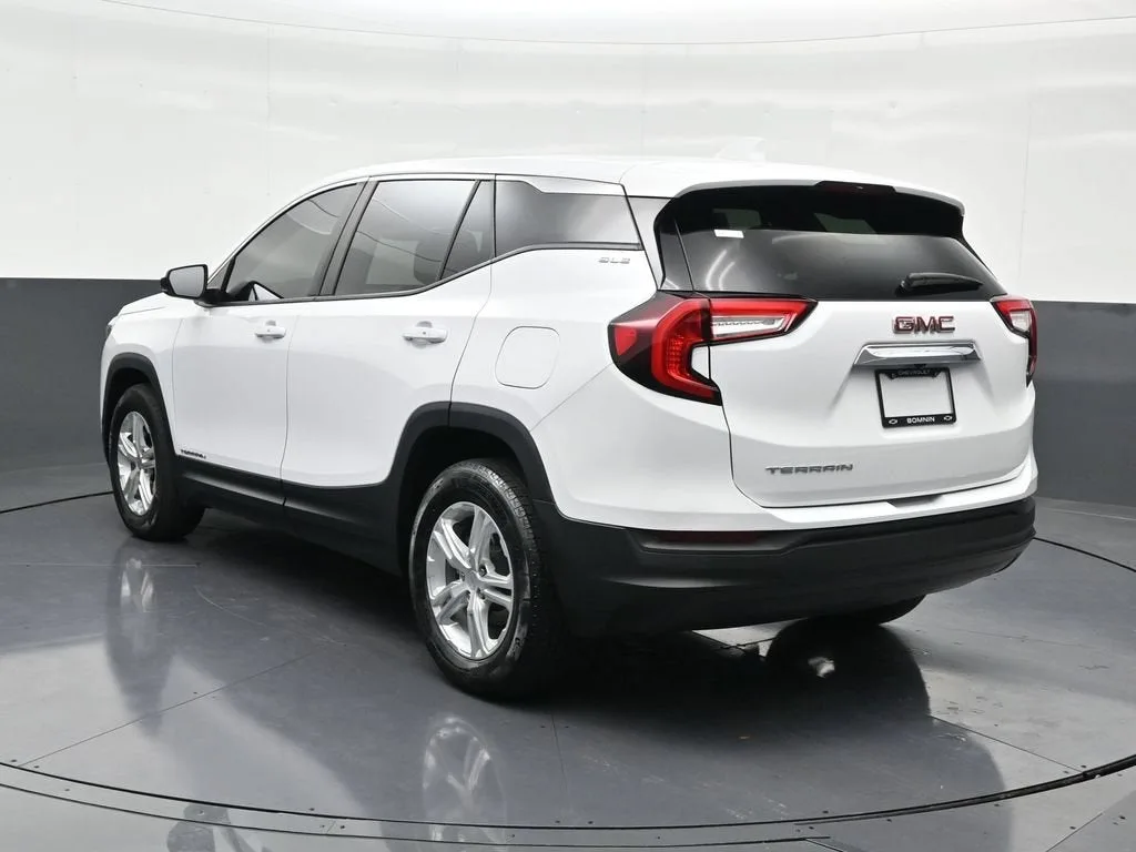 2024 GMC Terrain SLE photo 5