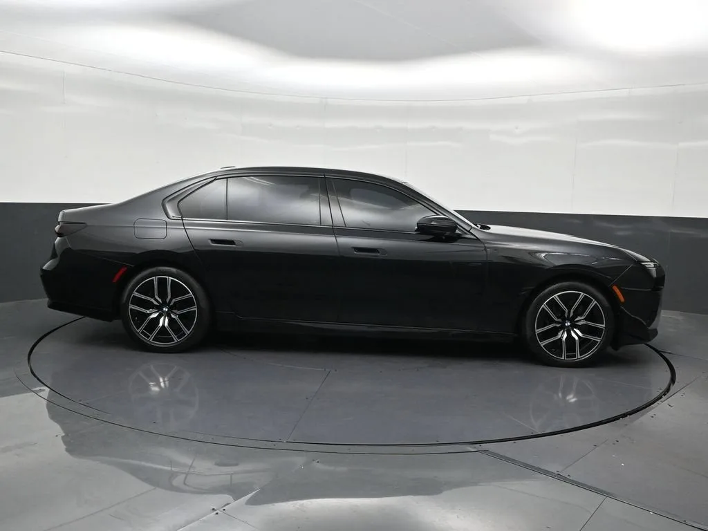 2025 BMW 740i xDrive photo 7
