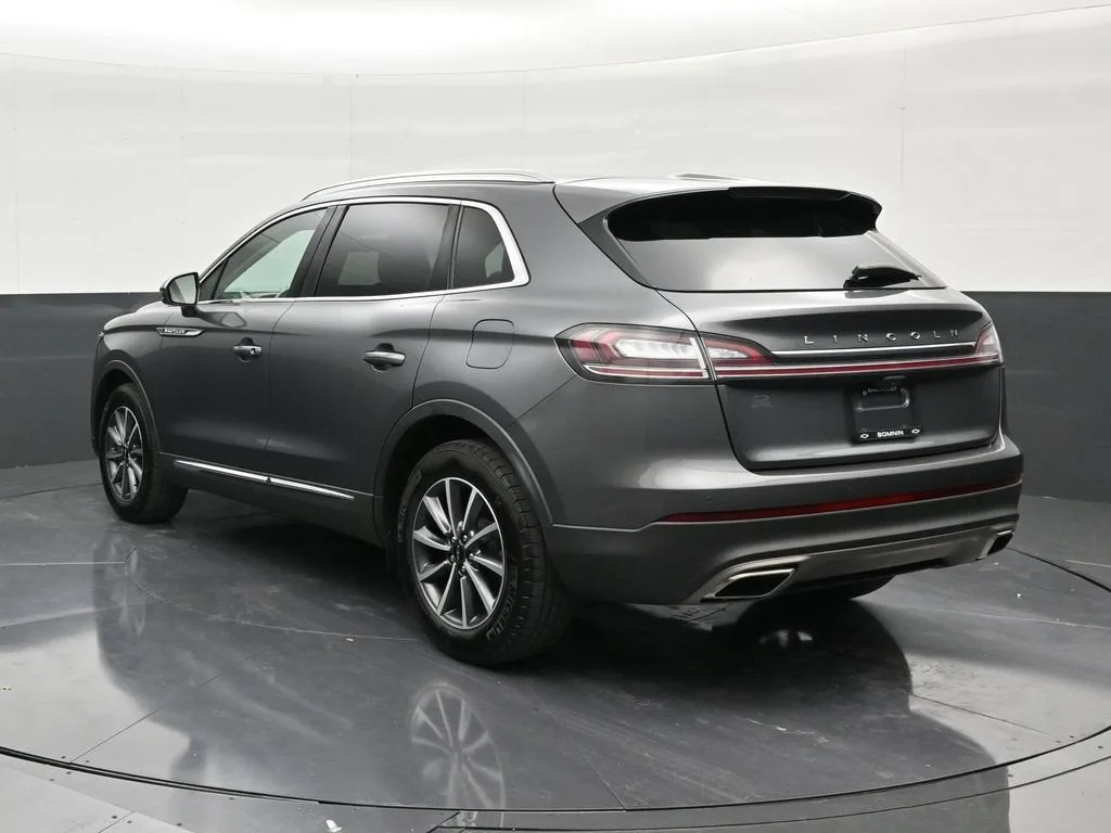 2022 Lincoln Nautilus Standard photo 3