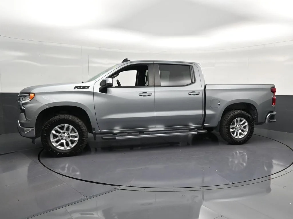 2023 Chevrolet Silverado 1500 LT photo 7