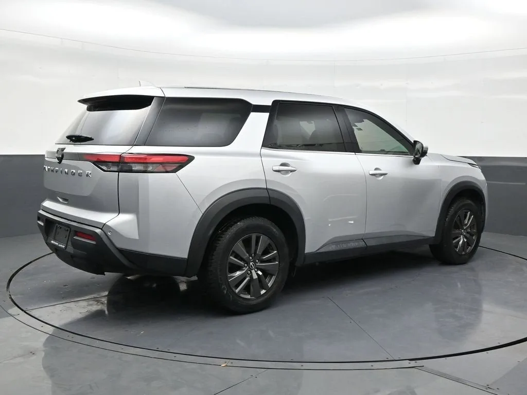 2022 Nissan Pathfinder S 2WD photo 5