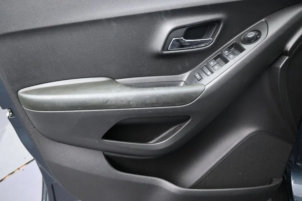 2021 Chevrolet Trax LS photo 11