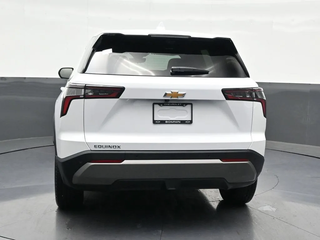 2026 Chevrolet Equinox LT photo 4