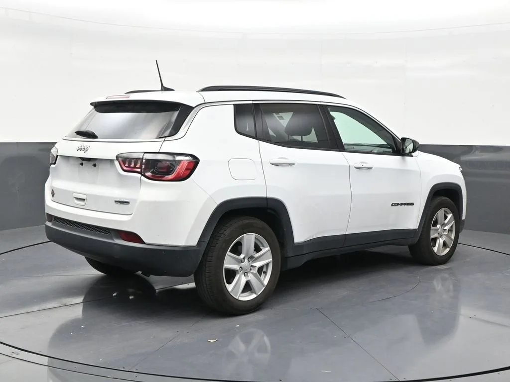 2022 Jeep Compass Latitude photo 5