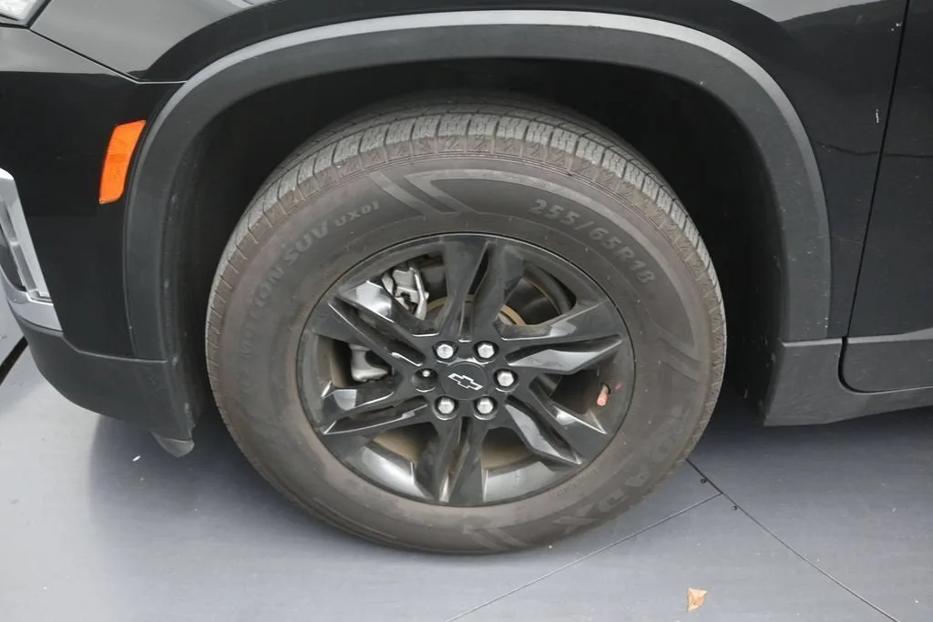 2023 Chevrolet Traverse LS photo 9