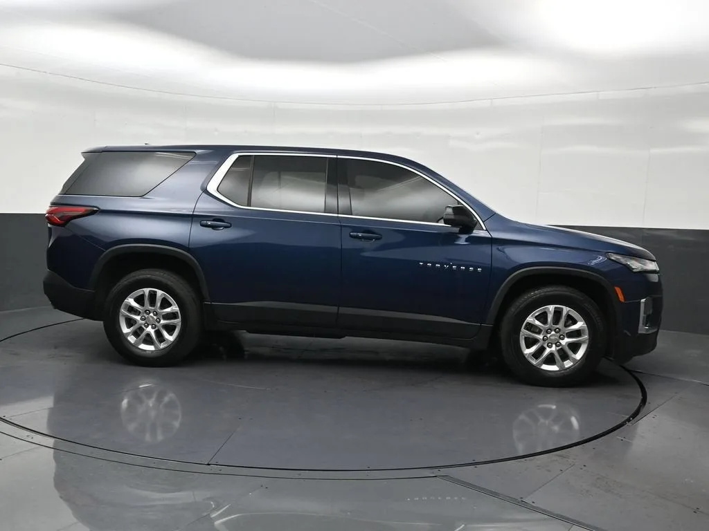 2023 Chevrolet Traverse LS photo 7