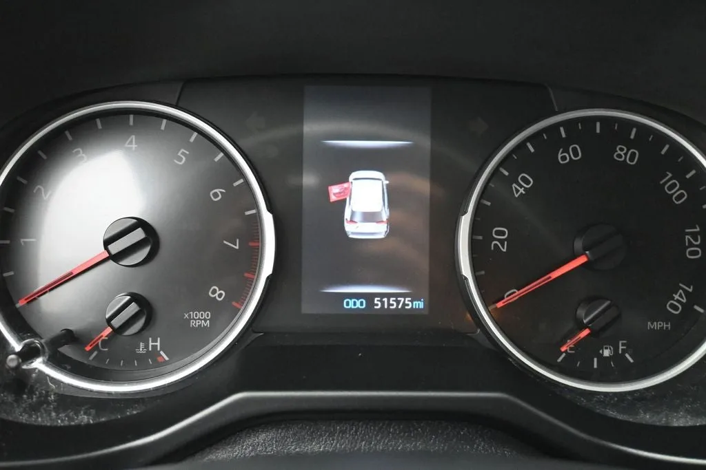 2021 Toyota RAV4 XLE photo 10