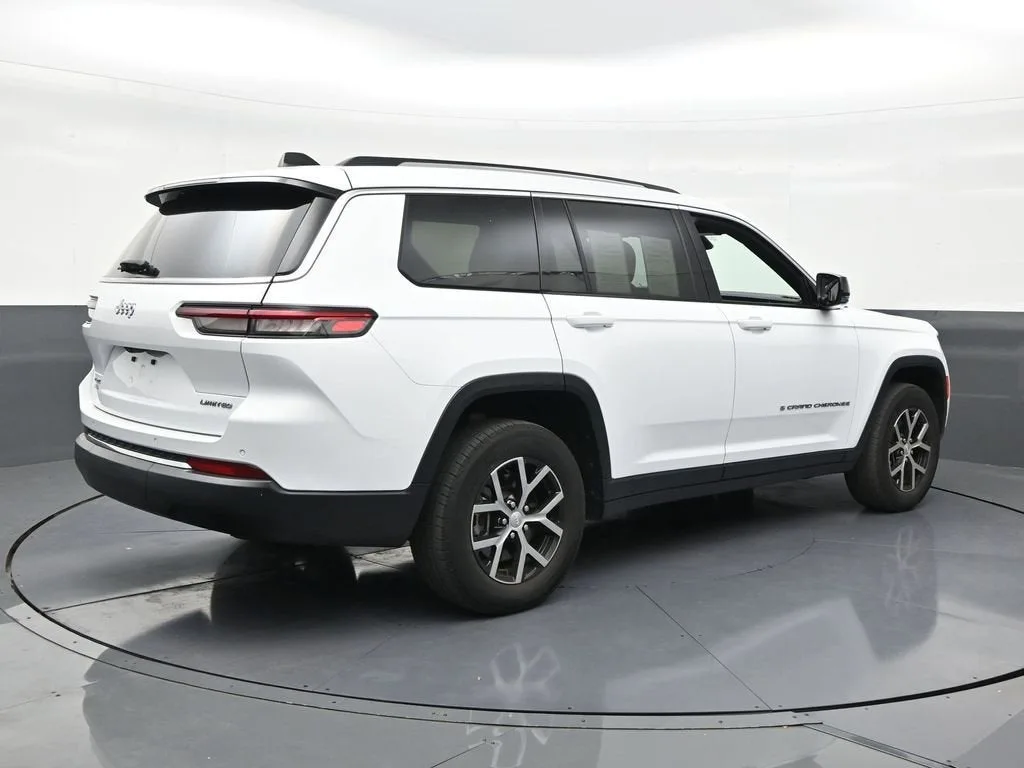 2023 Jeep Grand Cherokee L Limited photo 5