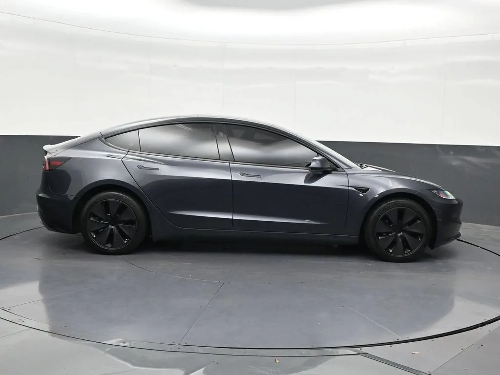 2025 Tesla Model 3 Long Range photo 6
