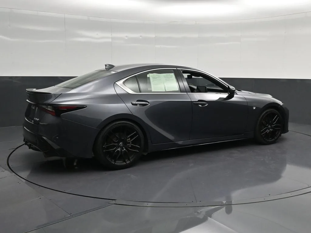 2023 Lexus IS 350 F SPORT photo 3