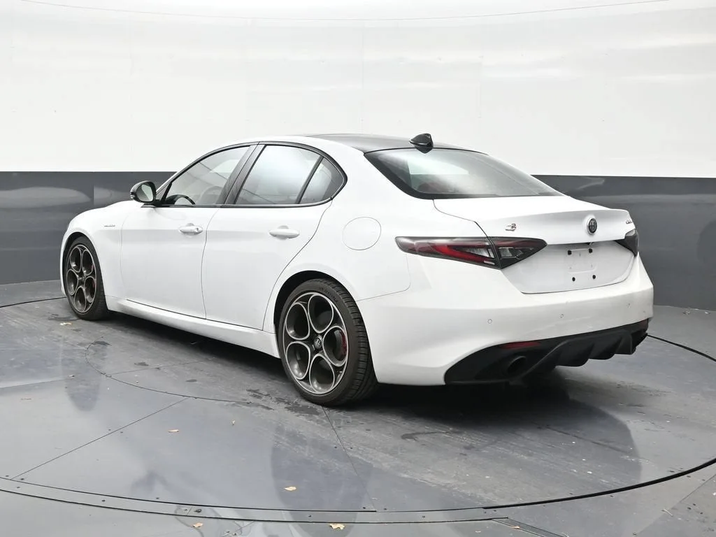 2024 Alfa Romeo Giulia Veloce photo 3