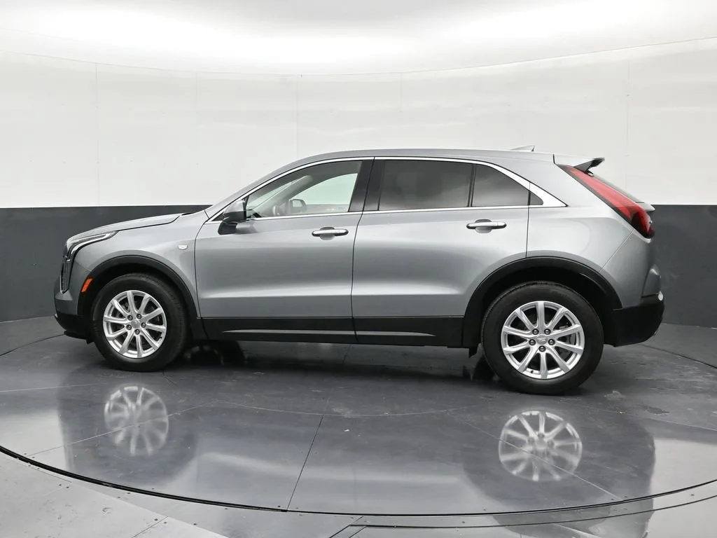 2023 Cadillac XT4 Luxury photo 2