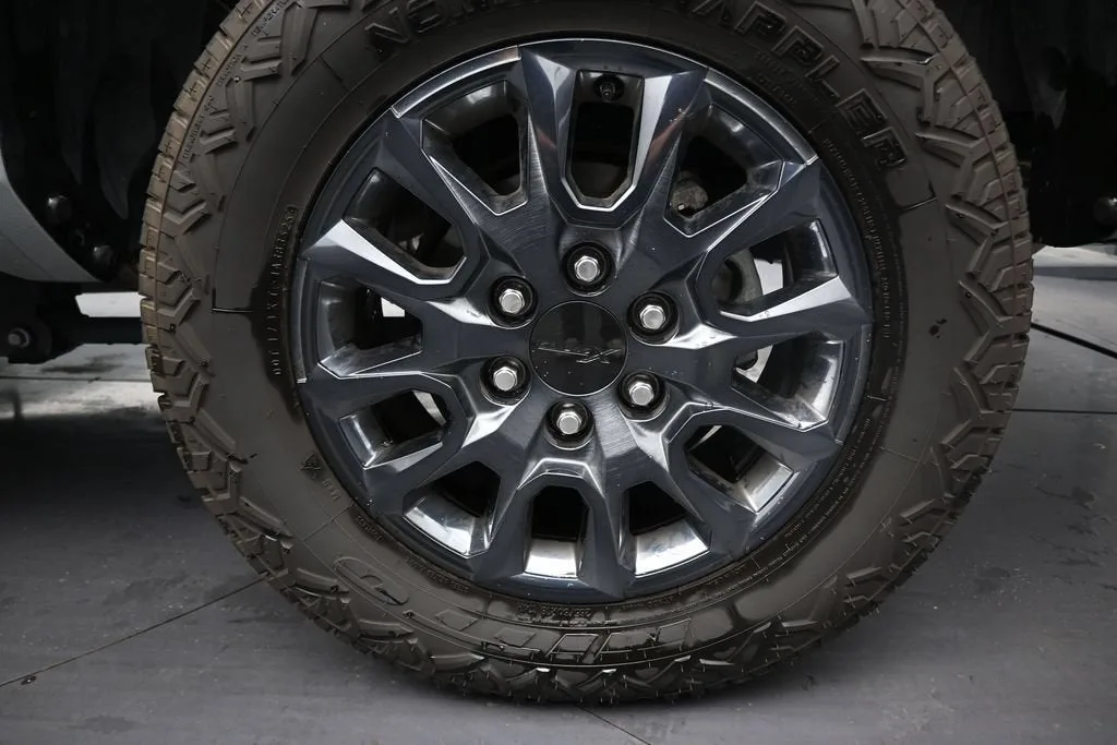 2025 Toyota Tacoma SR5 photo 10