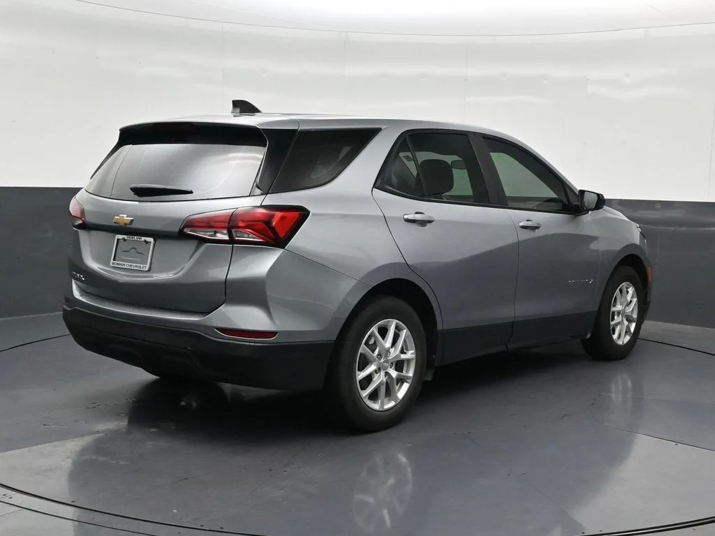 2023 Chevrolet Equinox LS photo 5