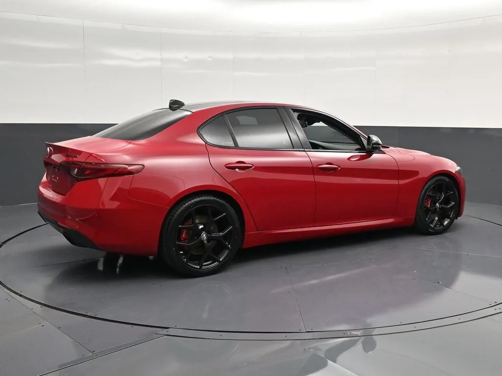 2020 Alfa Romeo Giulia Base photo 3