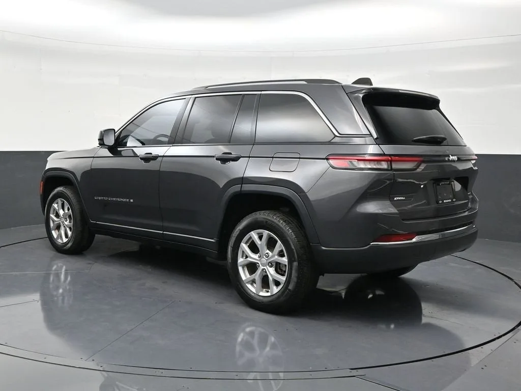 2023 Jeep Grand Cherokee Limited 4x2 photo 3