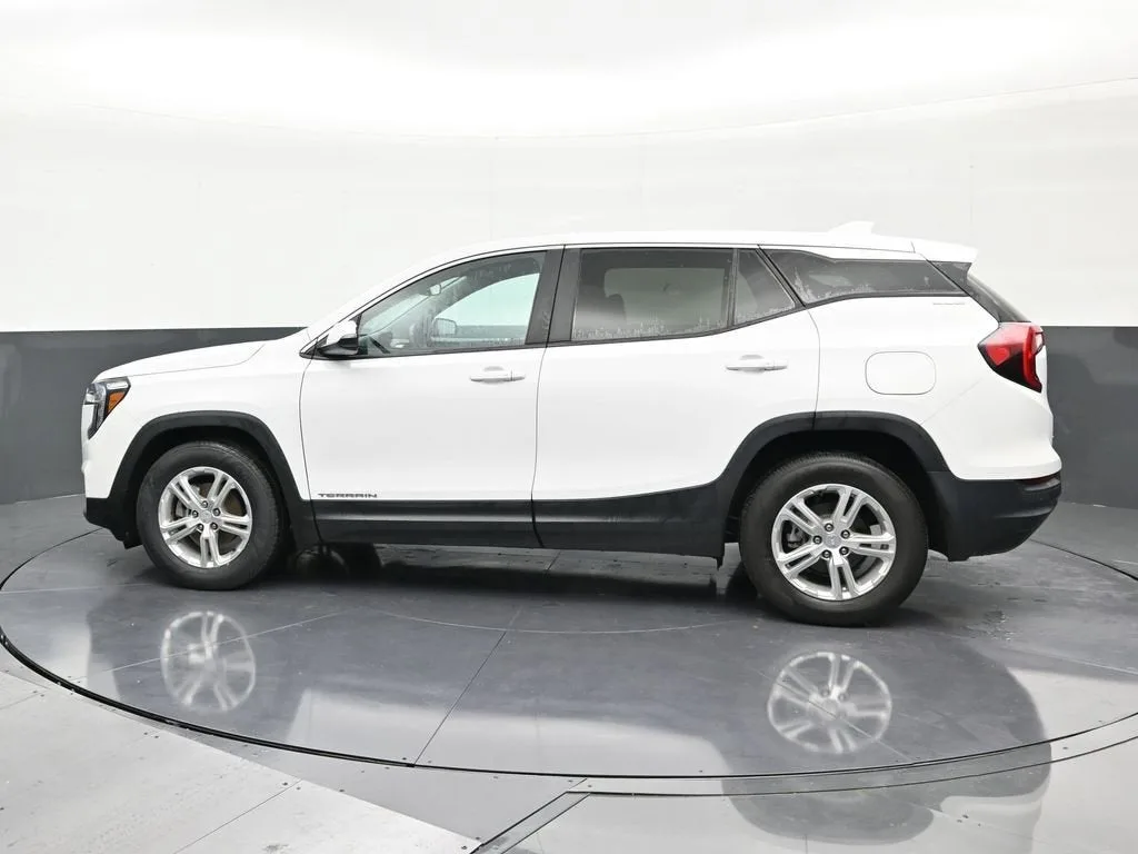2022 GMC Terrain SLE photo 2