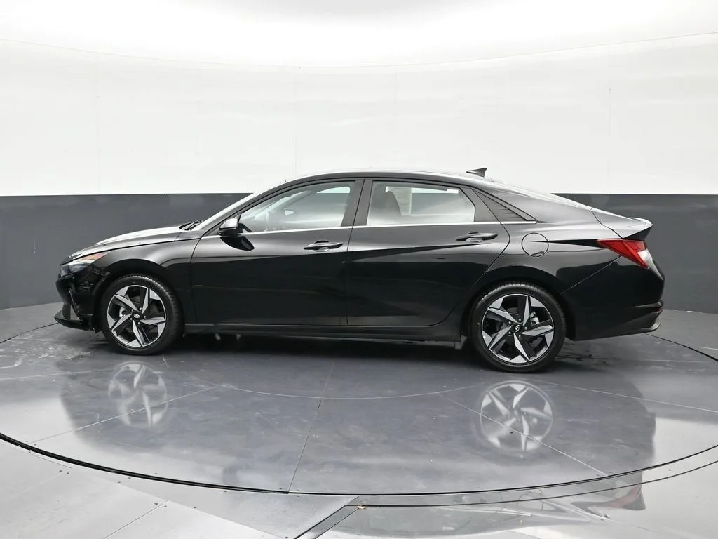 2023 Hyundai Elantra Hybrid Limited photo 2