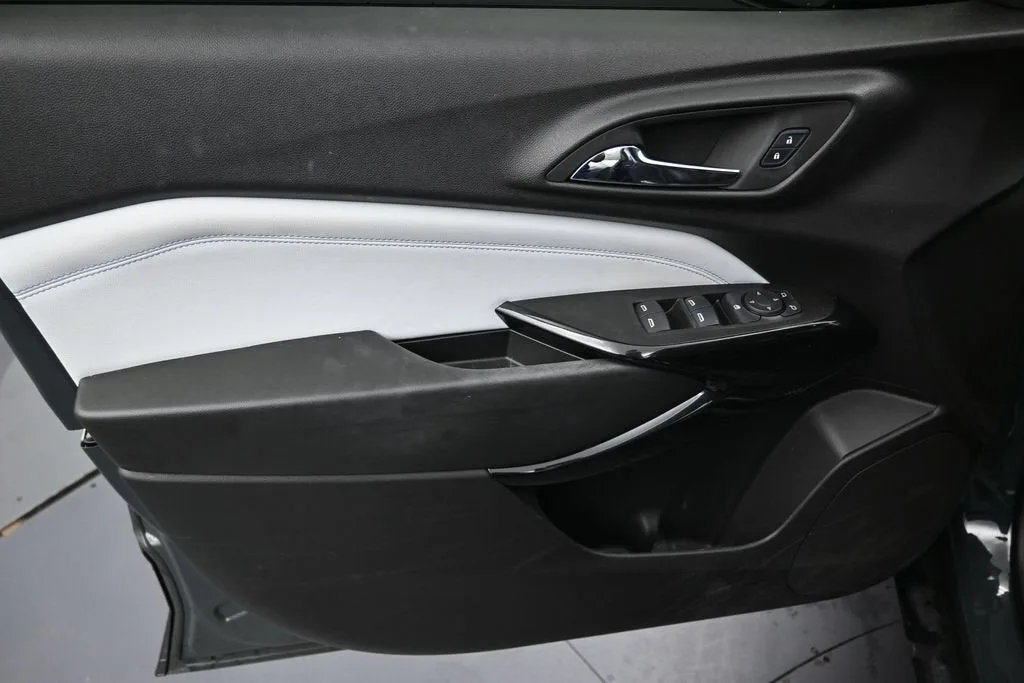 2025 Chevrolet Trax LT photo 11