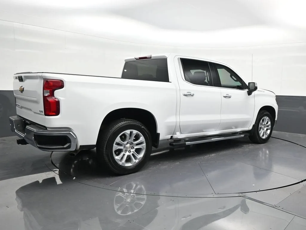 2025 Chevrolet Silverado 1500 LTZ photo 5