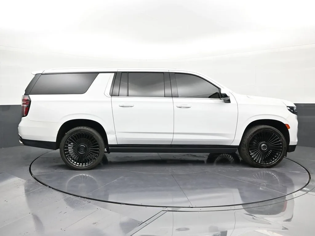 2021 Chevrolet Suburban High Country photo 6