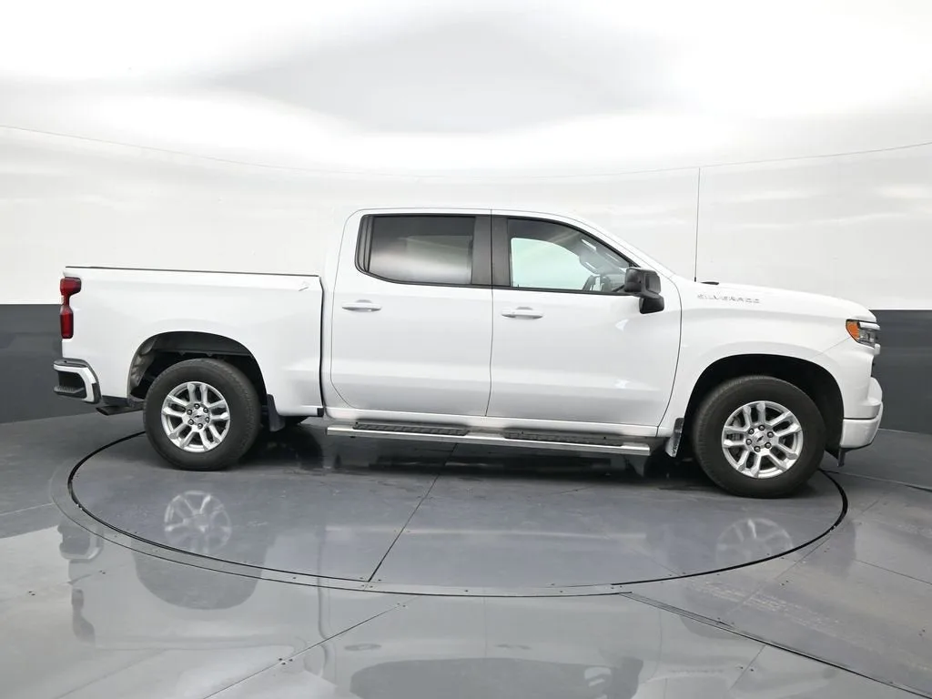 2024 Chevrolet Silverado 1500 RST photo 6