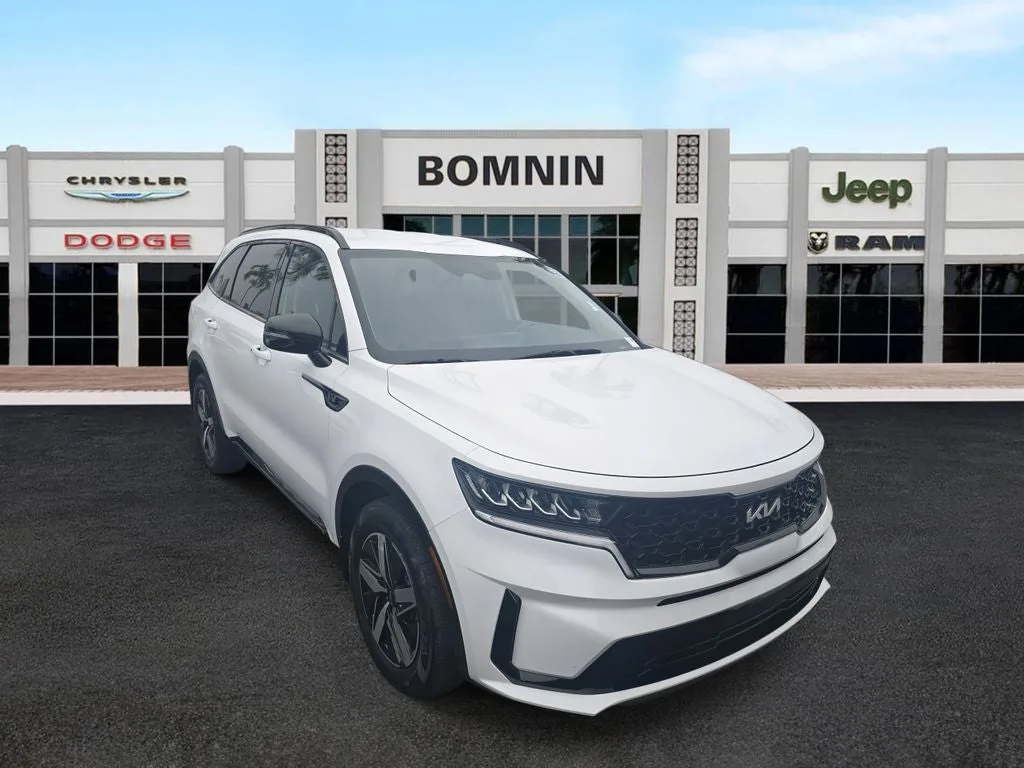 2022 Kia Sorento S photo 2