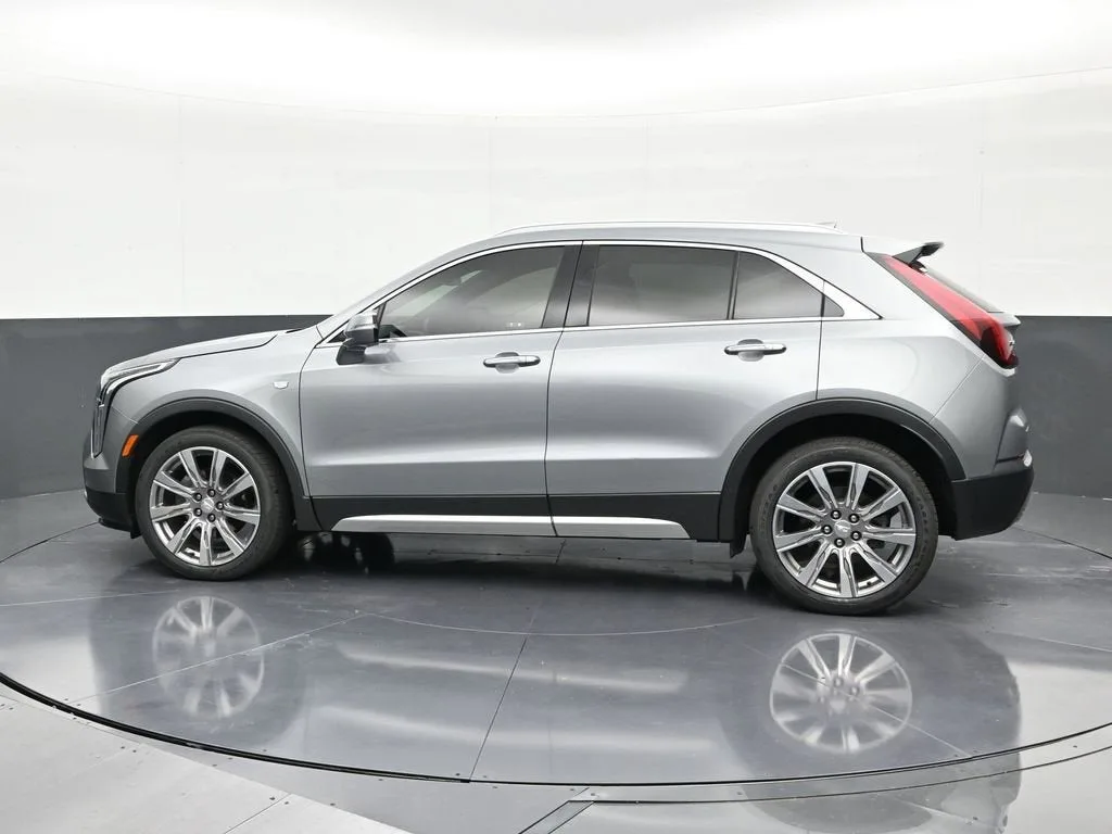 2023 Cadillac XT4 Premium Luxury photo 2