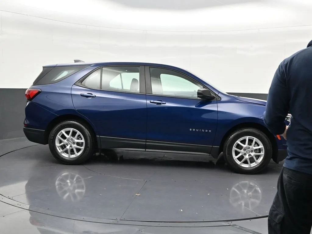 2023 Chevrolet Equinox LS photo 7