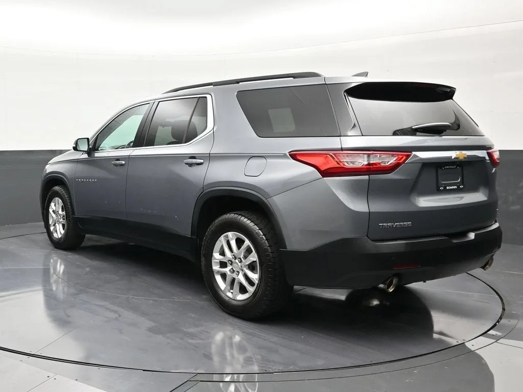 2021 Chevrolet Traverse LT Cloth photo 3